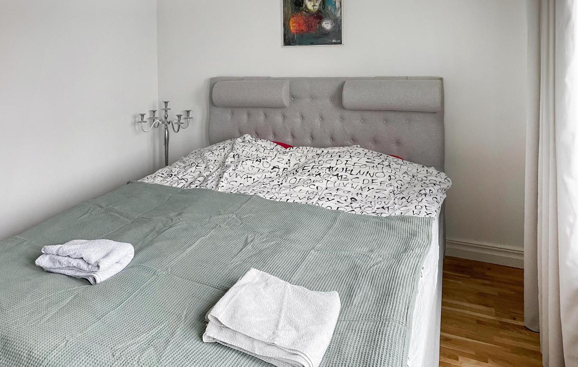 Beautiful Home In Oerebro With Kitchen 외부 사진